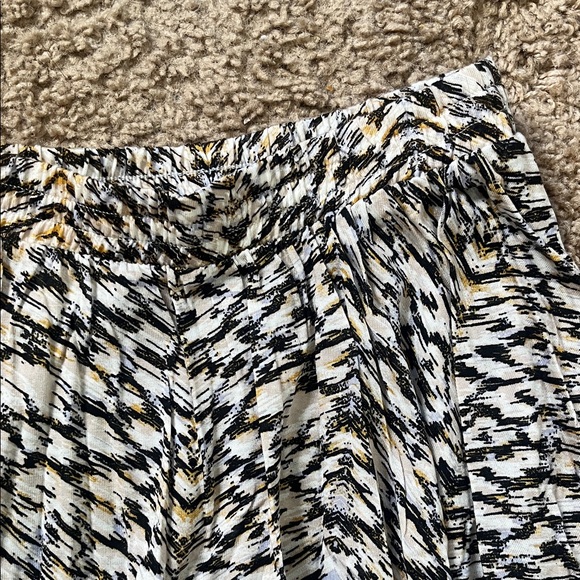 Asymmetrical Midi Skirt - Picture 4 of 7